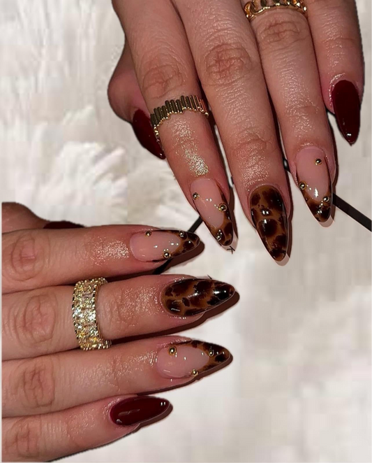 Hand wearing panther glaze Almond -shaped press-on nails